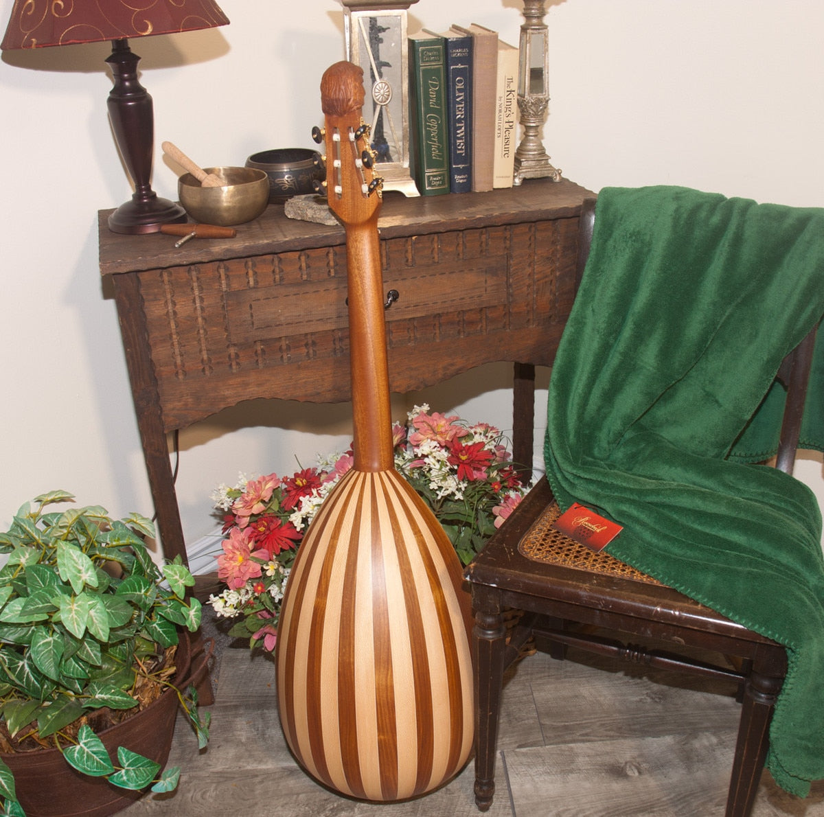 Roosebeck Lute-Guitar, 6 String, Variegated, Gears