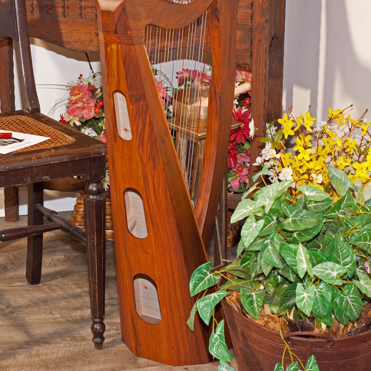 Roosebeck Heather Harp 22-String, Sheesham 5-Panel, Chelby Levers