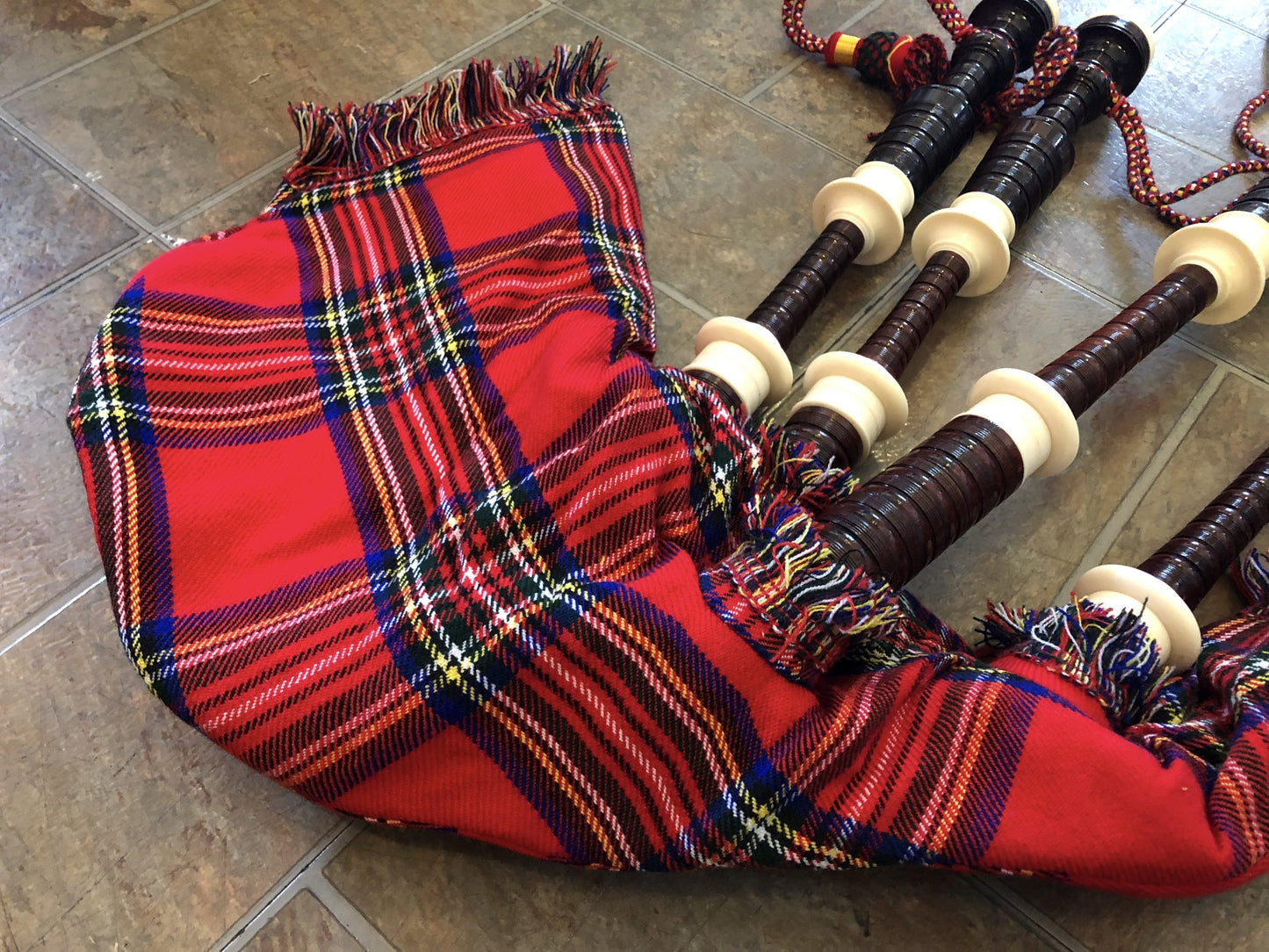 Highland Pipes Full Size Bagpipes Kit, Rosewood with Case, Instructions, and More Bagpipes Lark in the Morning
